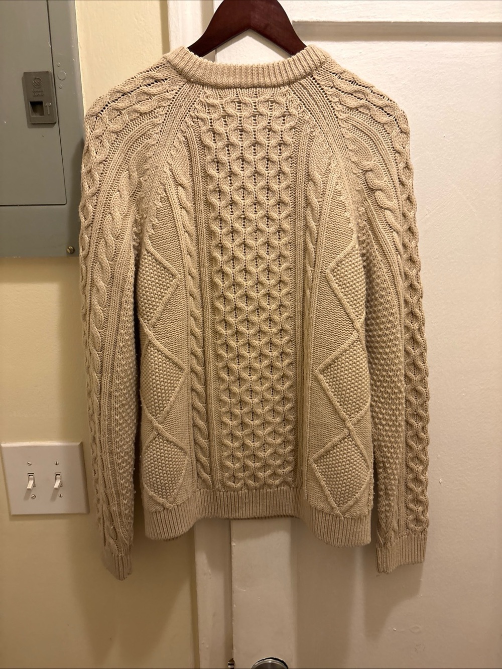 Men’s Nike Crewneck Cable Knit Sweater Beige size Medium - Picture 9 of 9